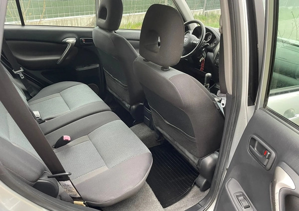 Toyota RAV4 cena 15900 przebieg: 219000, rok produkcji 2003 z Sobótka małe 137